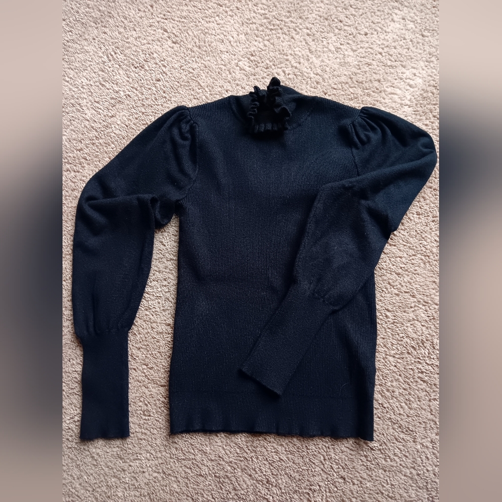 (🌻2/$9) Black turtleneck with puff sleeves